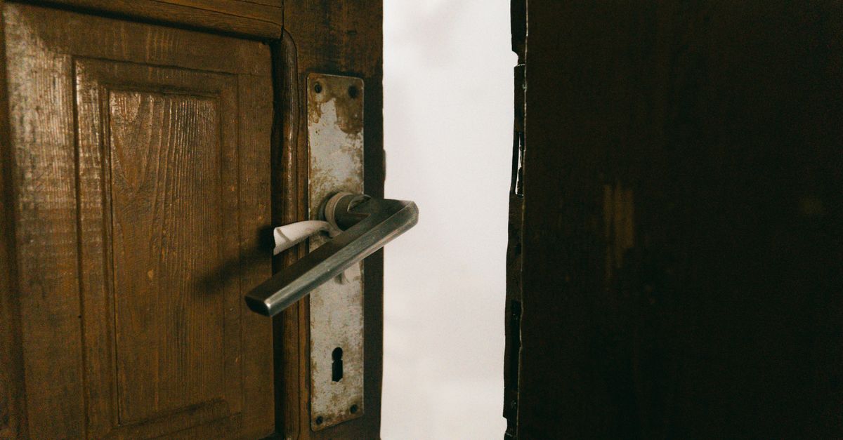 Door Knob Lock Replacement — Maplewood Locksmith