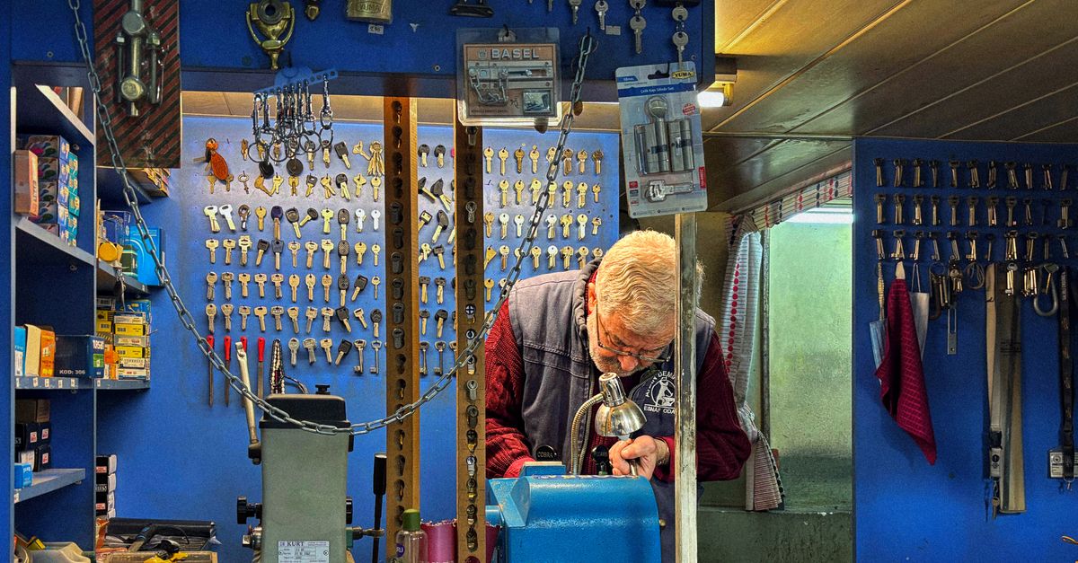 locksmith shop keys — Maplewood Locksmith