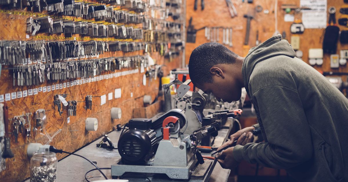 key maker professional — Maplewood Locksmith