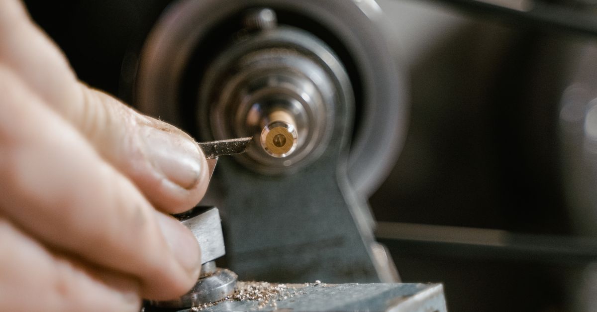 car key cutting machine — Maplewood Locksmith